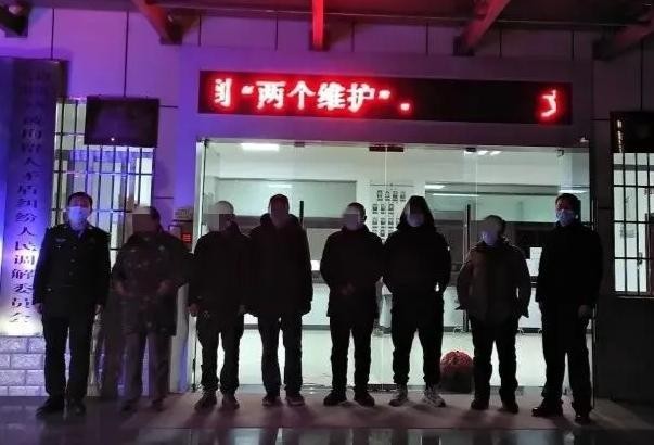 湖北當(dāng)陽：兩河派出所民警搗毀一賭博窩點