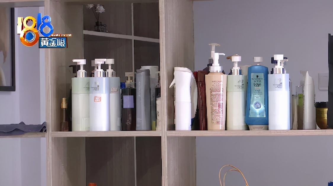 理发店员工举报老板，现场从店里拿出“三无”产品？