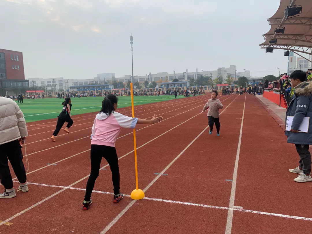 黄龙溪学校参加双流区第十六届中小学生体育集体项目运动会比赛