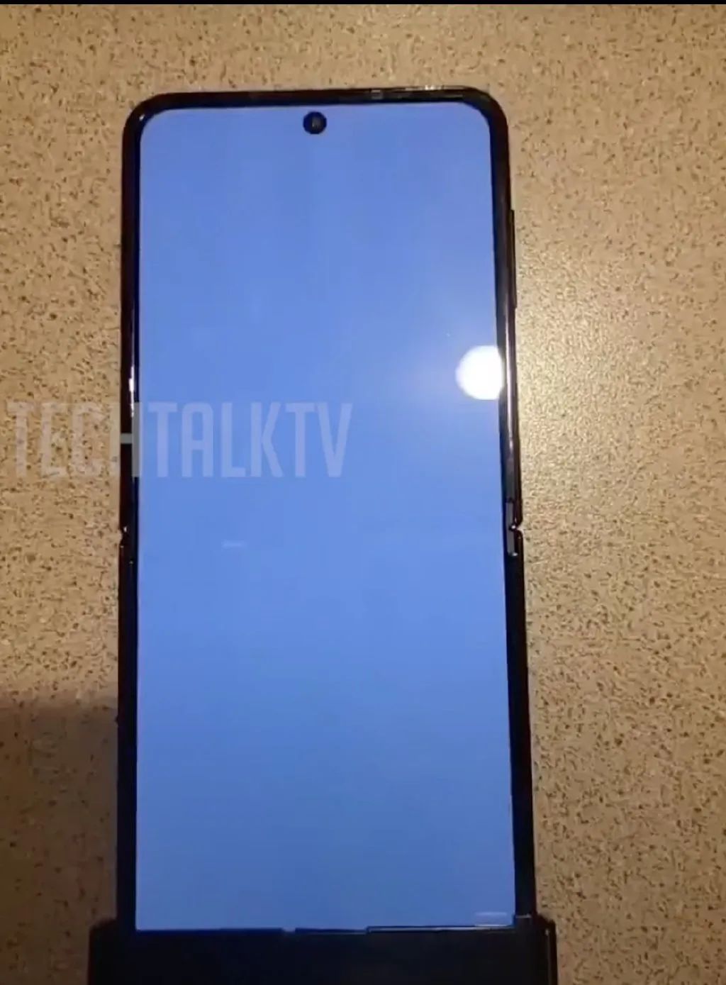 续航依然尿崩，8Gen1+折叠屏真机曝光