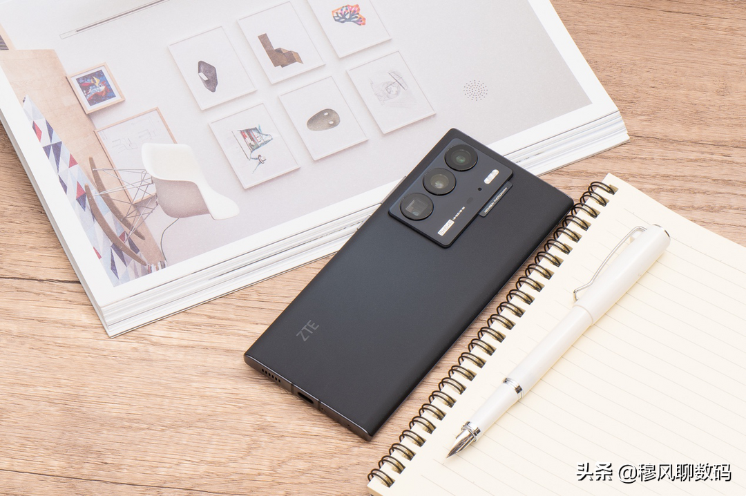 中兴20G+1TB旗舰曝光，名为“中兴Axon50 Ultra”！预测价7999