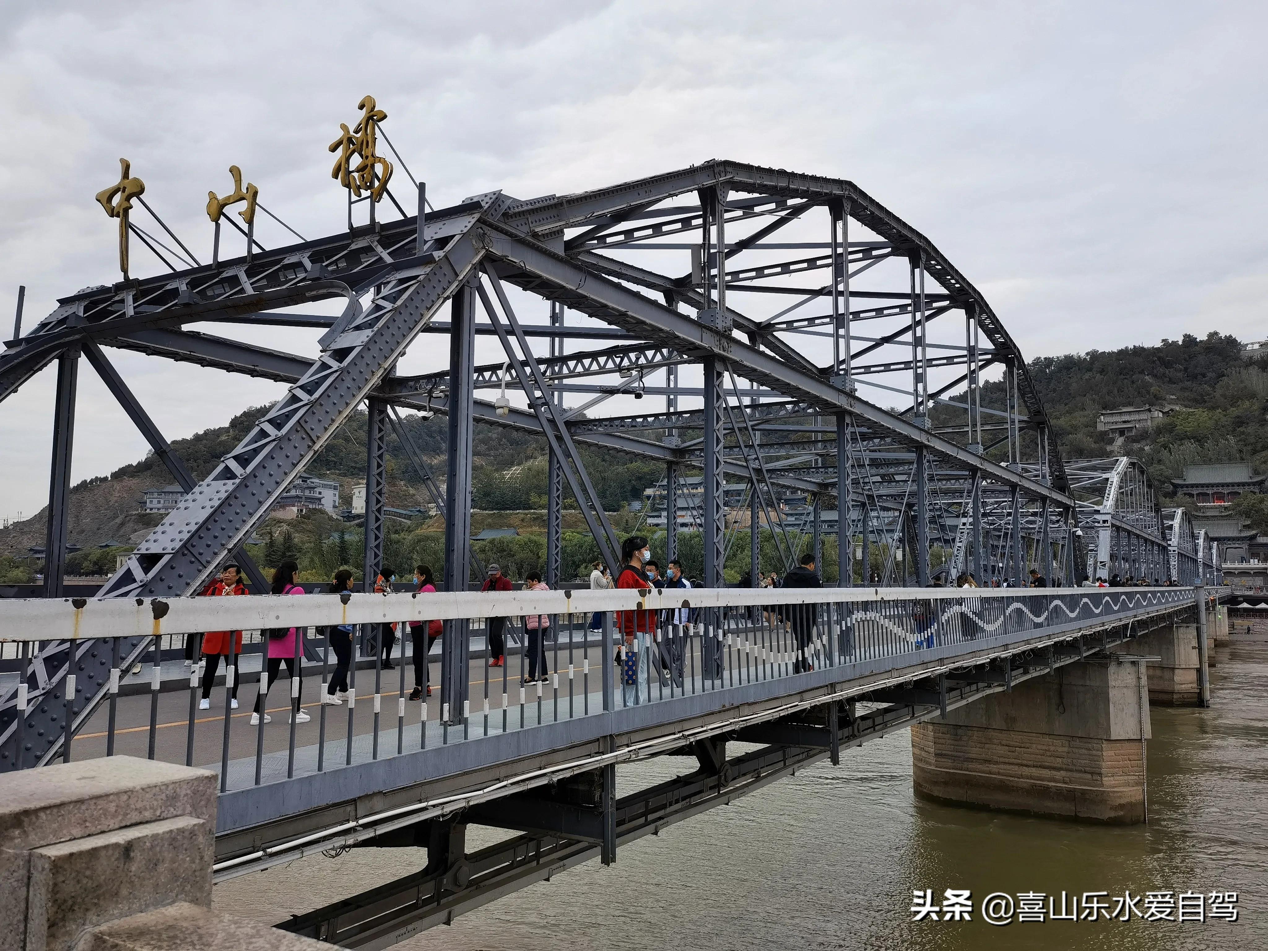 自驾青甘大环线，翻雪山、走戈壁、赏胡杨，饱览祖国西北苍凉之美