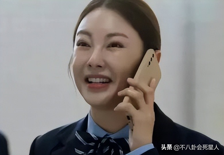 娱乐圈“假下巴”大赏，又尖又翘，一笑下巴原地起飞太吓人