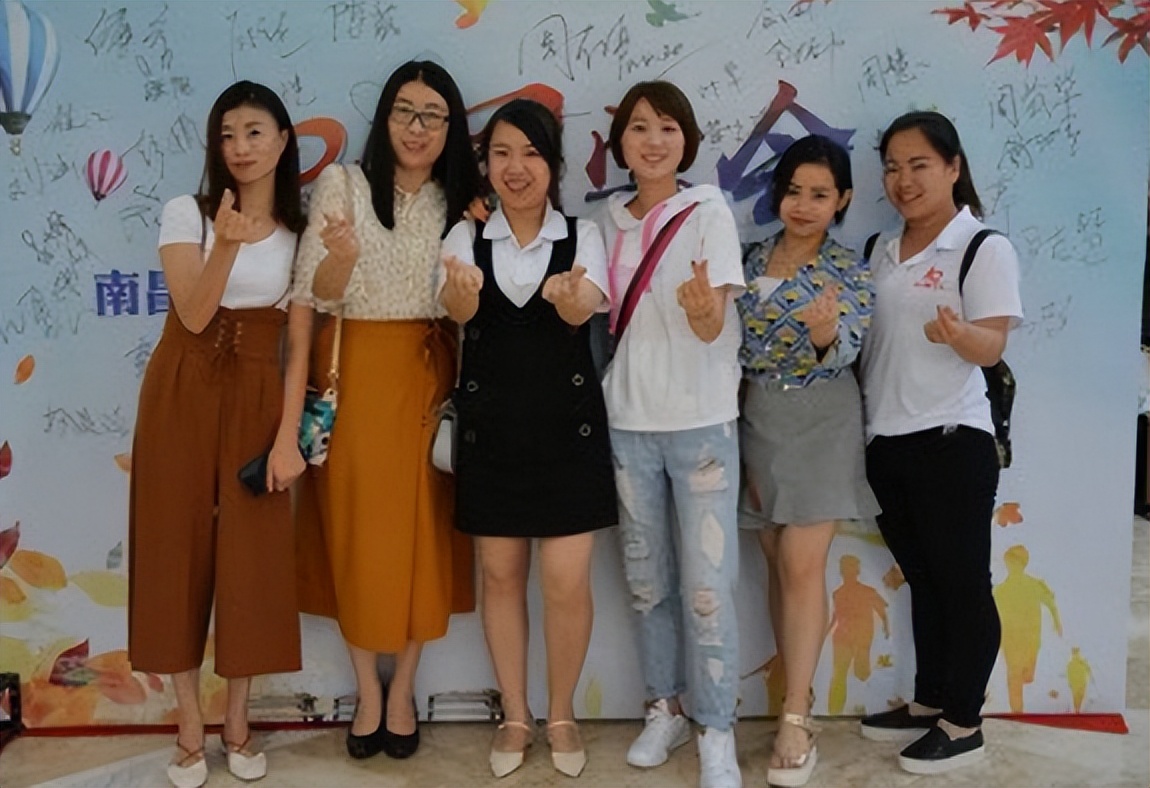 毕业多年后组织聚会，AA预算每人200元，聚会结束时组织者后悔了