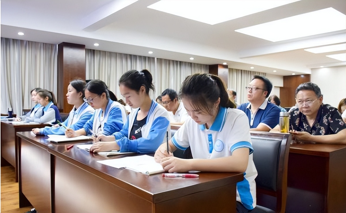 怪不得学生都想进985，考211和985的区别是什么？是有一定不同的