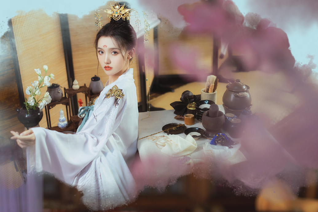 一套正版COS服高达数十万，为何这样这么多人入坑？-哪边嗨