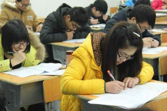 高考后才发现，普通班当鸡头与重点班当凤尾不同，差的不止是成绩