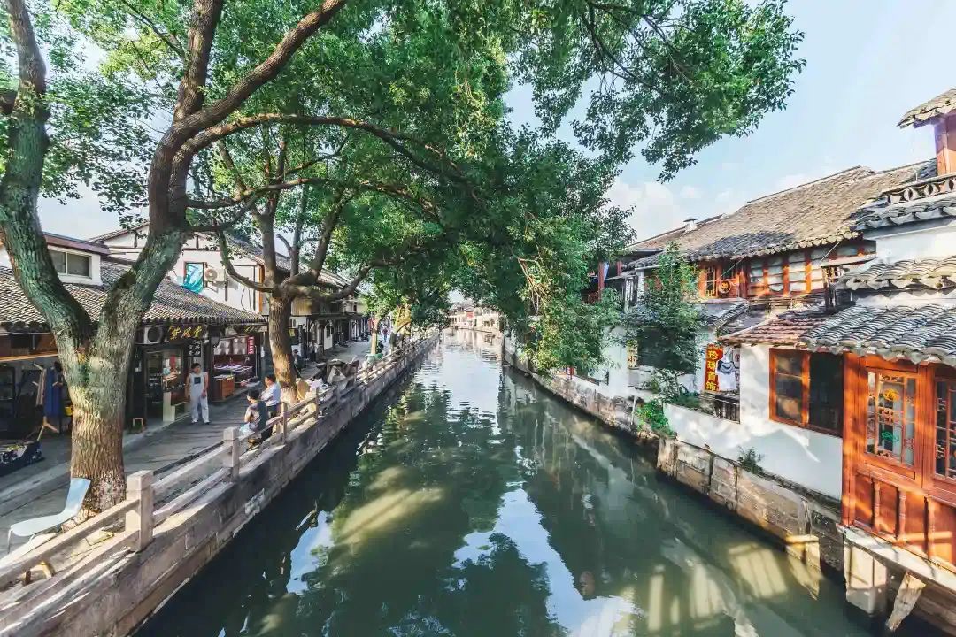 「青浦」ins轻工业风艺术酒店，用整层楼打造“海底小纵队”场景