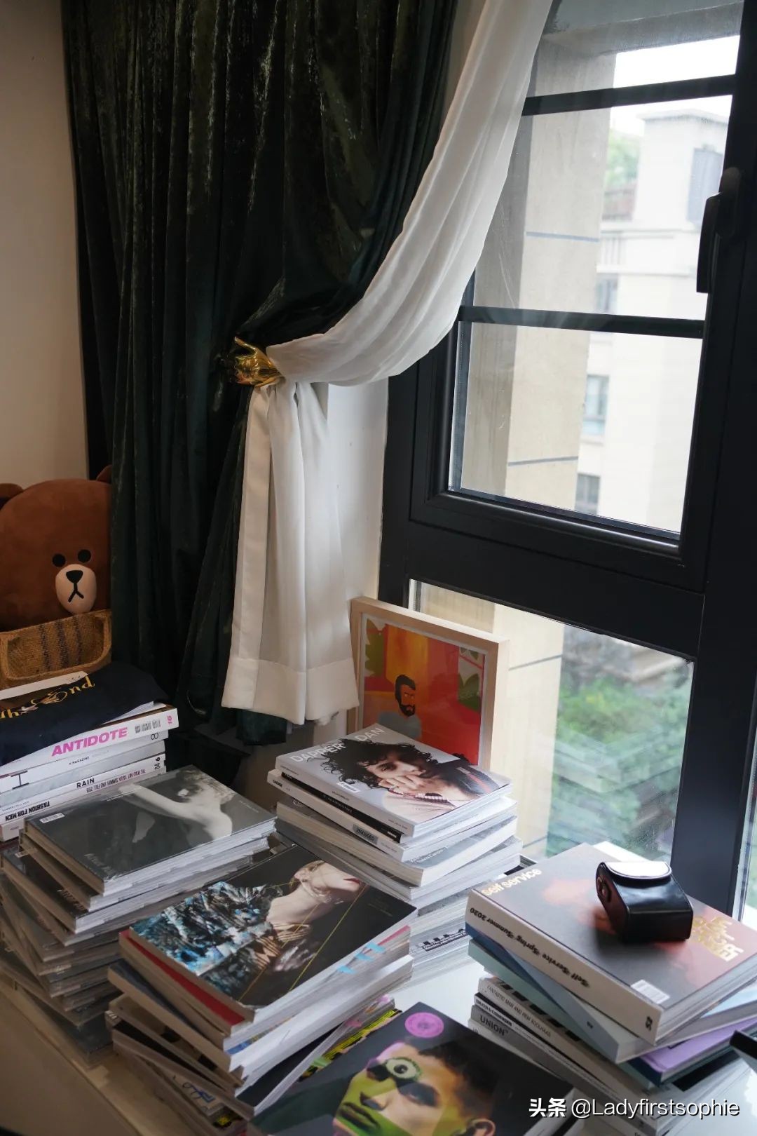 艺术书店老板的他如何利用 9 样好物，把家打造成极致舒适时髦的？