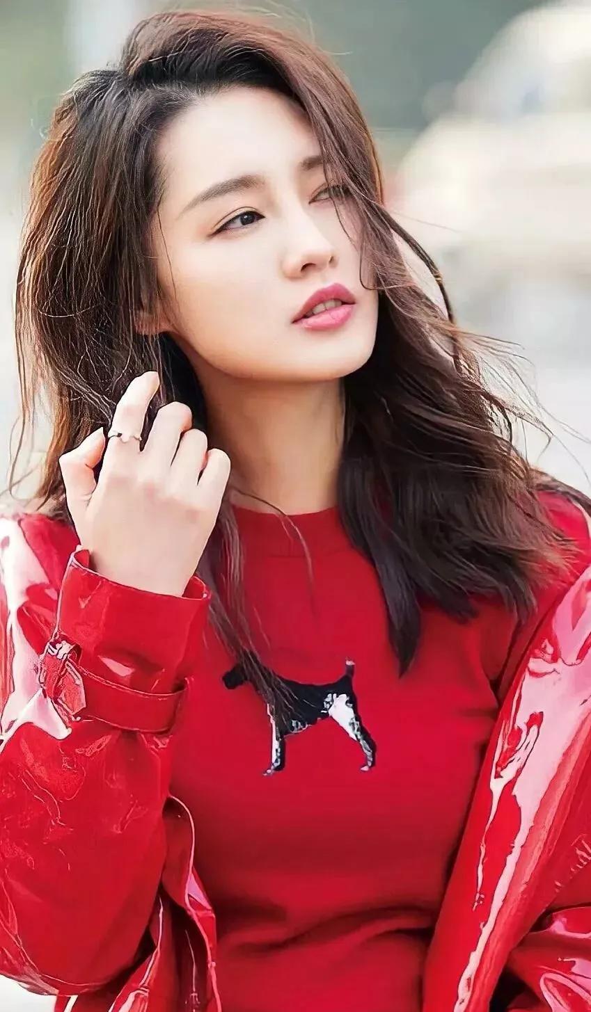 李沁：清新脱俗，气质独特，妩媚动人，魅力十足