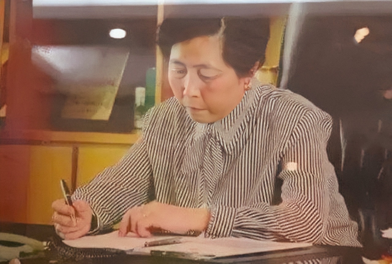 75岁的陶华碧：两个儿子，一个建烂尾楼，一个砸了“老干妈”招牌