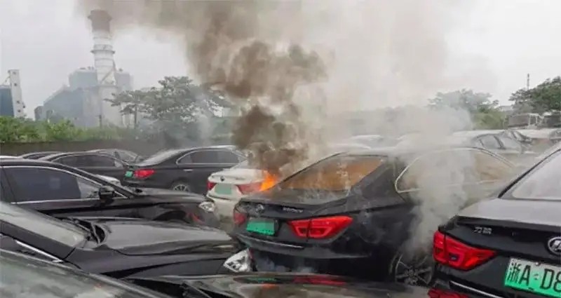 专家谈新能源汽车燃烧风险，充电100%比充电90%起火概率高十倍