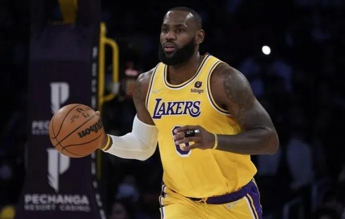 nba篮球战术有哪些(战术分析！NBA最常用的战术，教练根据球队人员配置制定战术体系)