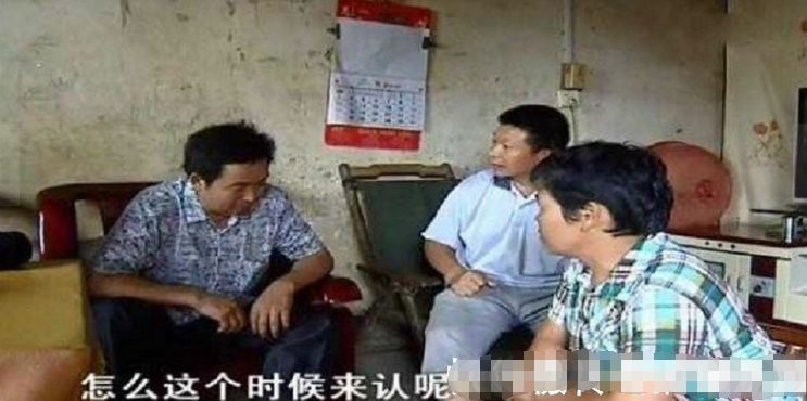 2017年，女孩金榜题名后，偷偷与富豪生父相认，穷养父：早干嘛了