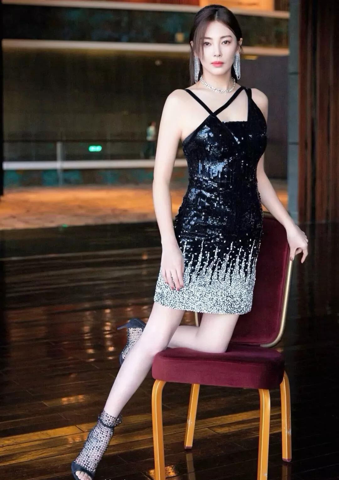 明星俏佳人：娱乐圈美女狠人，张雨绮处事风格，人生短暂不服就干