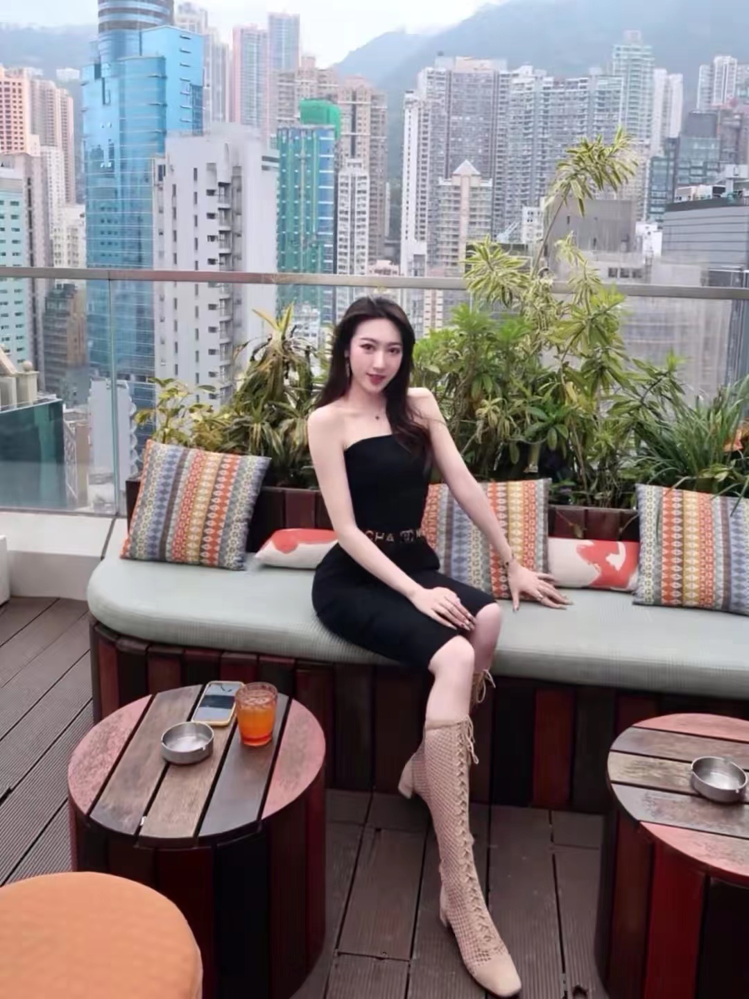 她是陈佩斯外甥女，毕业名校，办明星婚礼，产后住88万月子中心