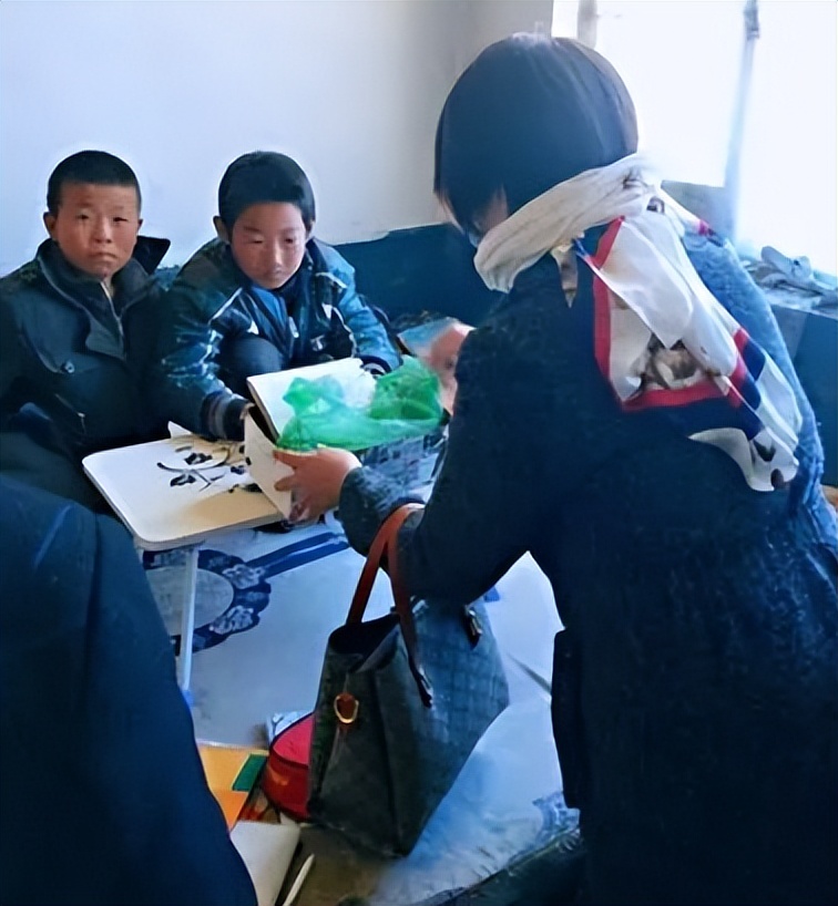 考上985就实现地位的转变了？资深老师的一句话，揭露了现实