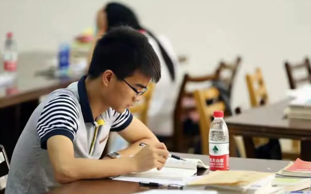 “让女生都挂科”，法学院教师发表侮辱女性言论，校方给予回应