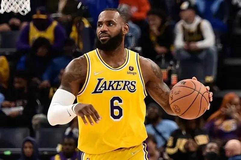 nba球员为什么罚球都难(美媒列出了职业生涯投丢罚球最多的十名球员，詹姆斯有望进入前五)