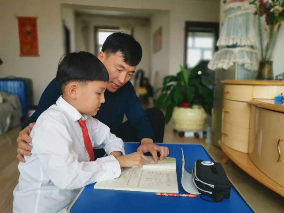 小学生的检讨书火了，内含隐晦小心思，却难逃老师“法眼”