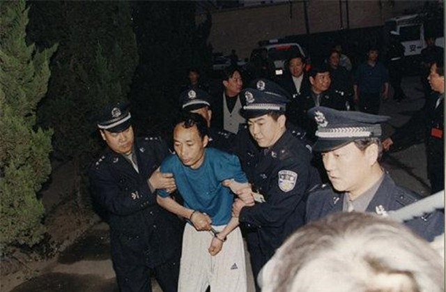 2001年，河北男子引爆宿舍楼致146人遭殃，被捕后：早想炸死他们