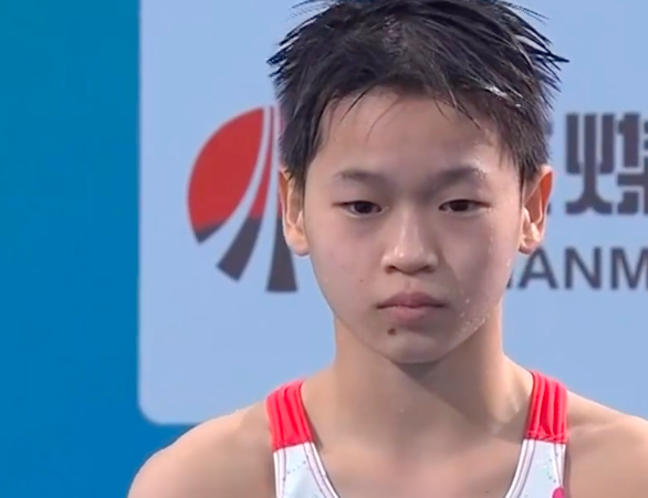 奥运冠军全红婵获重奖，全家喜提45万，仍坚持干农活让人肃然起敬