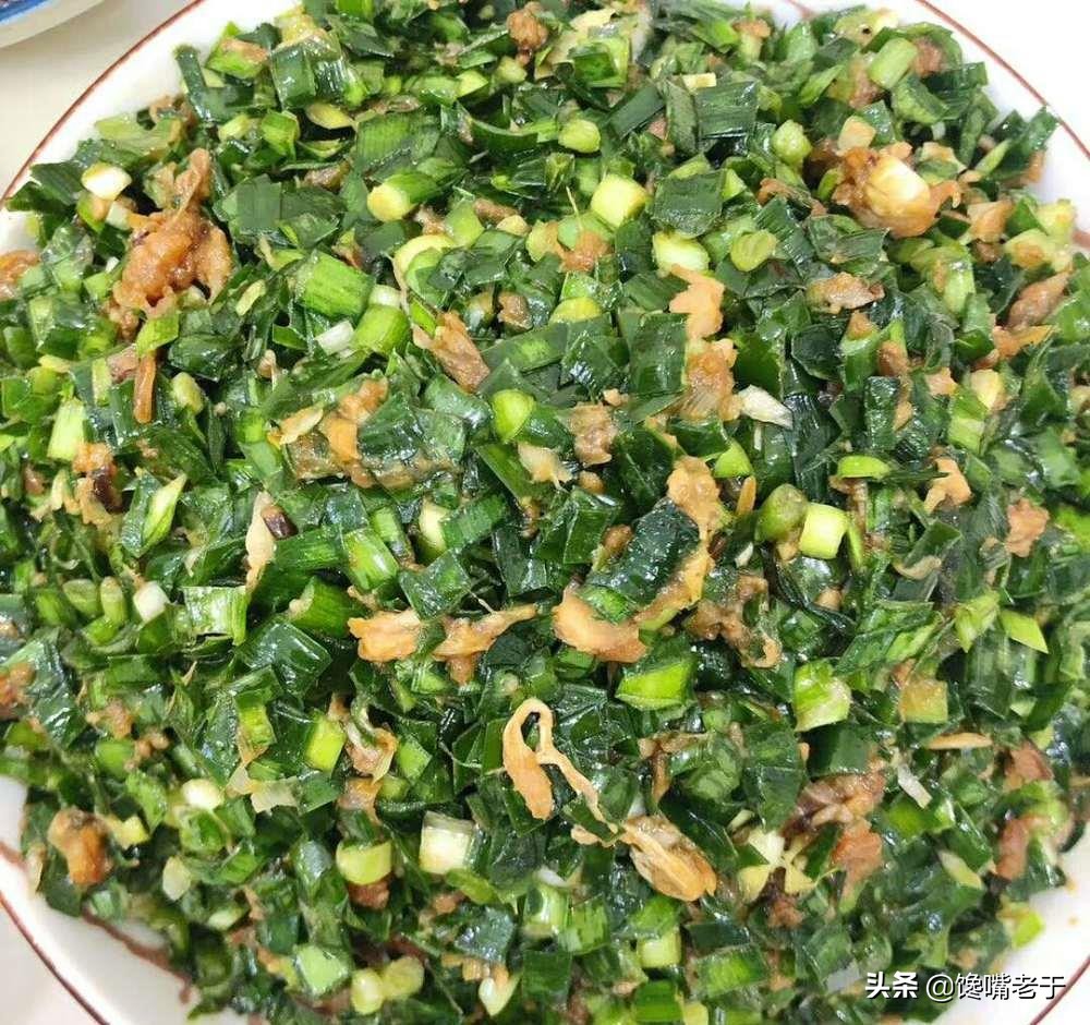 拌韭菜馅时：最忌放这3味料，10个人9个放，难怪饺子不鲜也不香