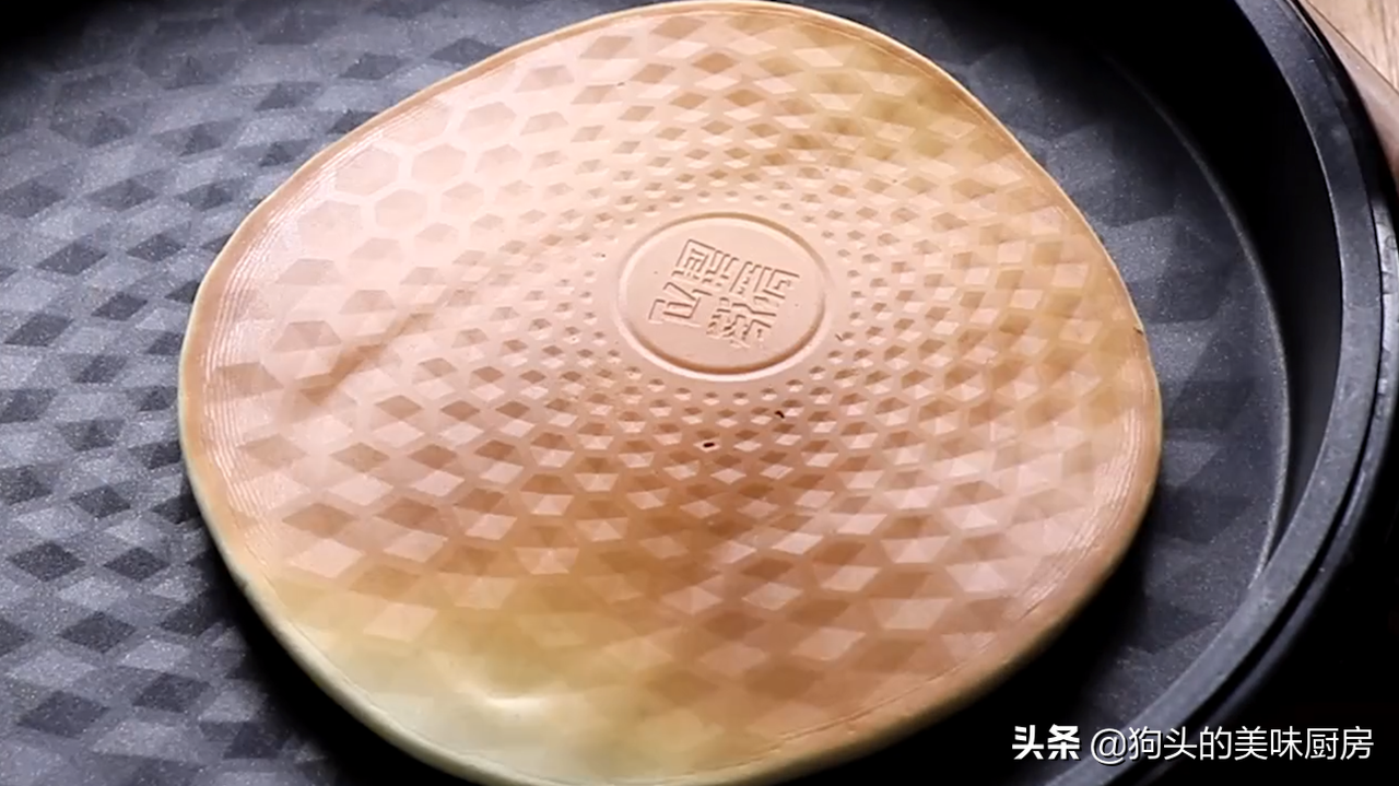 圣诞吃蛋糕，不用烤箱也能做，方法简单，孩子爱不释手，一看就会