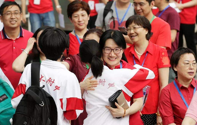 为何每年高考前夕，“避孕药”销量剧增，资深班主任含泪说出实情