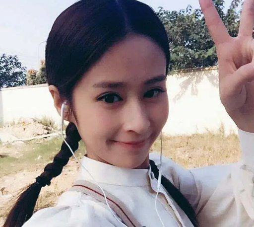 “娱乐圈大嘴巴”喜欢豪门的颖儿，为何选择爱的卑微的付辛博