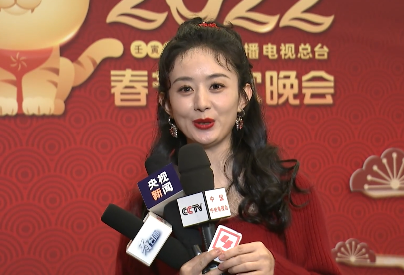 35歲趙麗穎露臉央視春晚，關掉美顏跟濾鏡，這狀態也太真實了吧