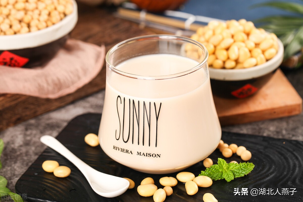 女性想皮肤好，选这几种食物：大麦若叶、小麦胚芽油、榛子。