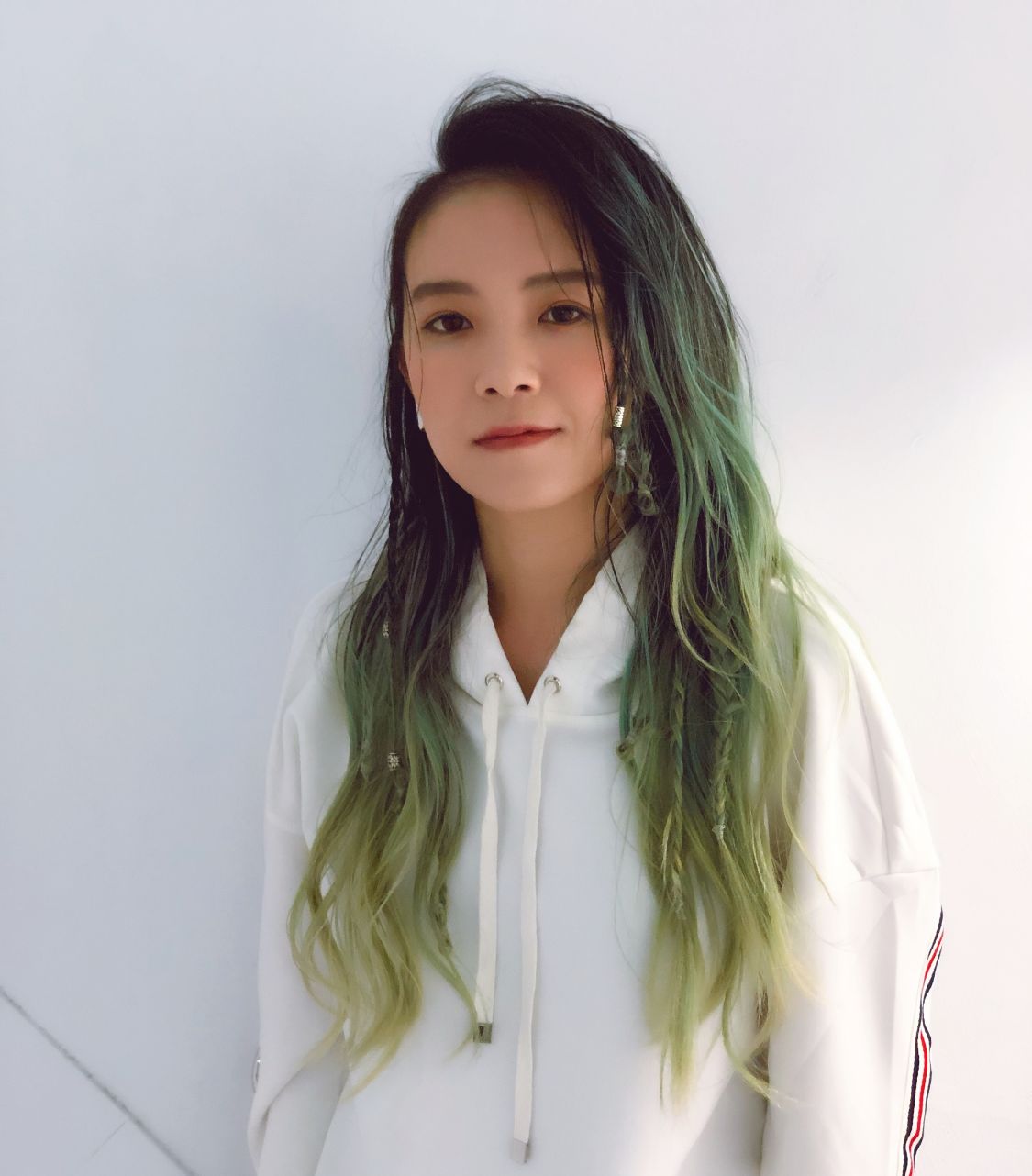 张芸京图片长发(张芸京图片长发近照) -情感知识库-动动脑