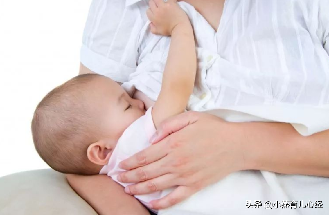 一吃母乳就睡放下就哭？新生儿难伺候？破解喂养密码父母轻松带娃