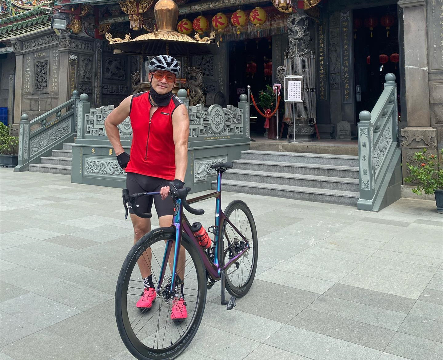 江宏恩与妻子秀恩爱！51岁身材健硕，渴望当爸但结婚5年仍无子女