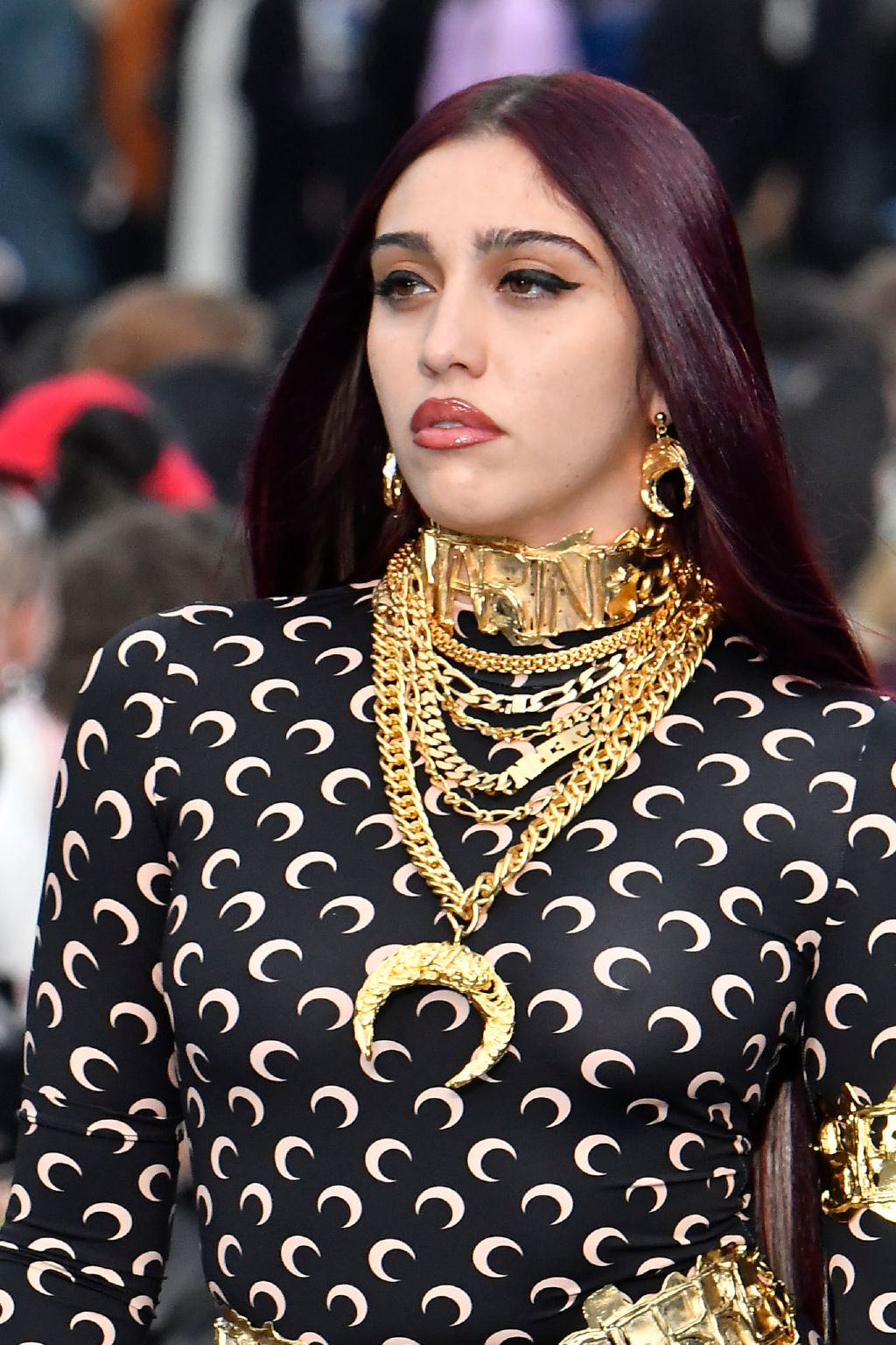 麦当娜女儿男装周走秀，贝克汉姆小儿子看秀，但颜值都不敌爹妈？