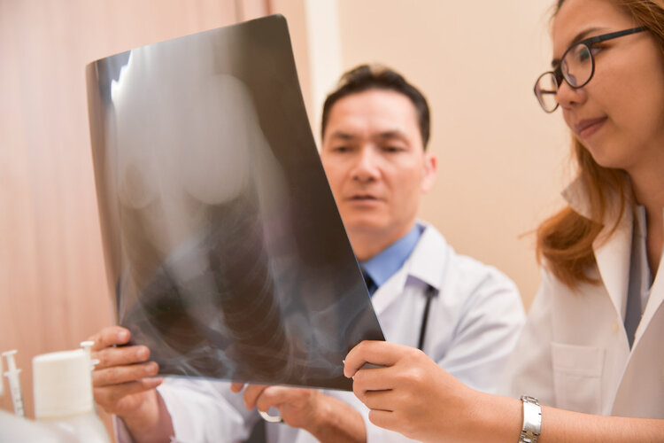 癌症来临时，身体会“喊痛”！身上有3处出现疼痛，警惕肿瘤侵袭