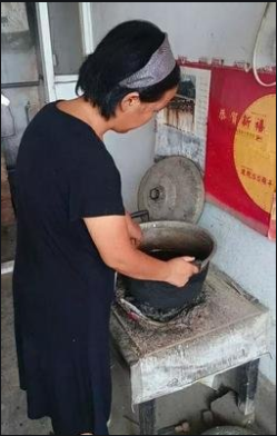 故事：农村14岁少年每天疯狂喝水,一天能喝30斤,他的身体有何不同