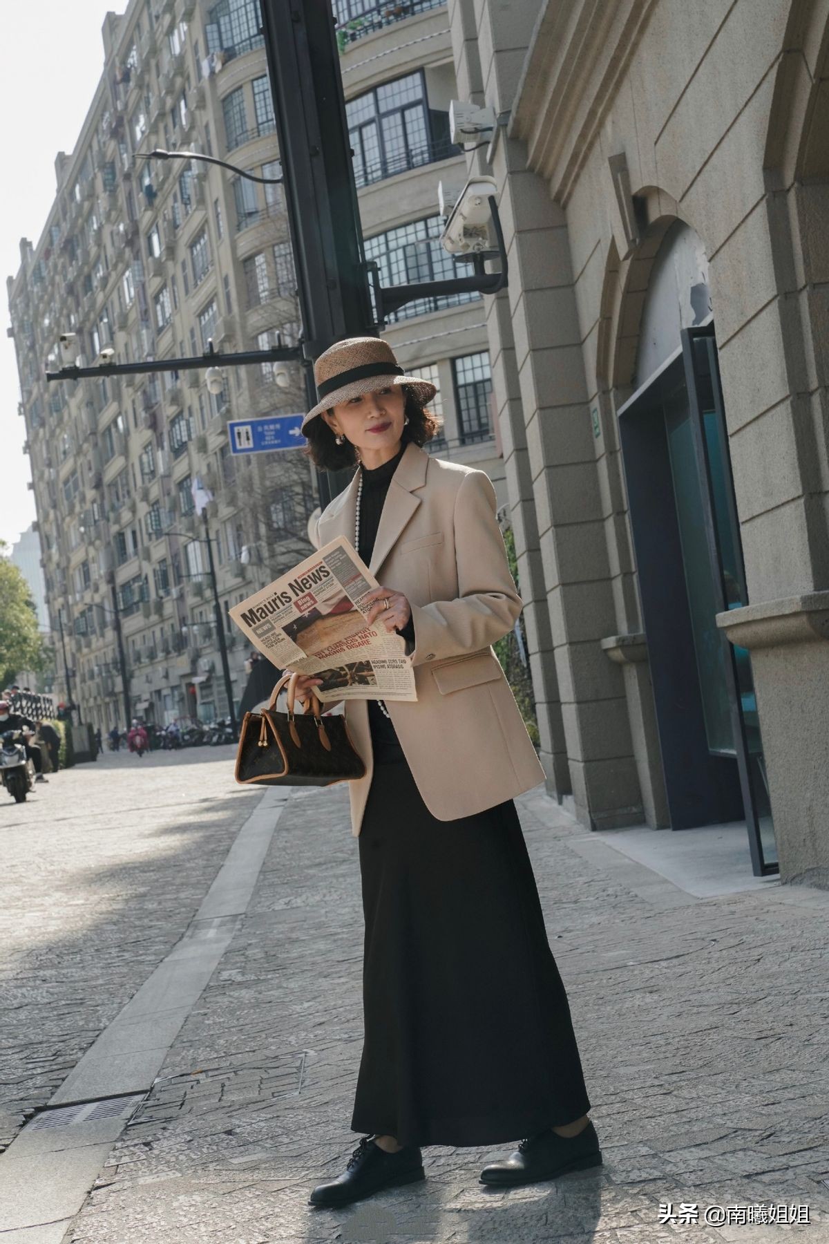 这是我见过最优雅的50+妈妈，不露腰不秀腿，却比明星还有气质