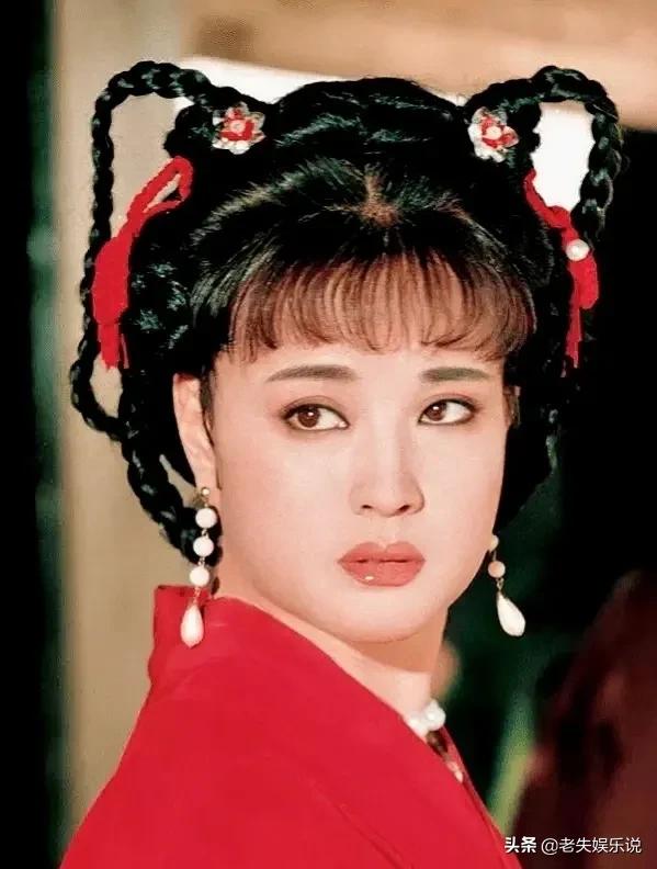 他才是真正的“不老男神”，34岁还在演孩子，娶妻被嘲似两代人