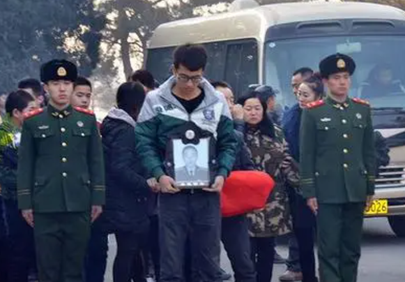 高考一加分政策惹争议，有些家长认为不公平：寒窗苦读没拼过身份