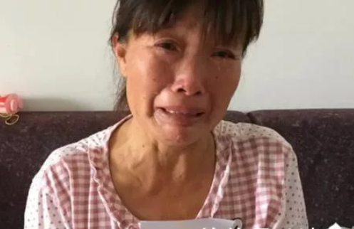 高考状元杨仁荣留下神秘短信后消失，母亲身患癌症，苦寻儿子9年