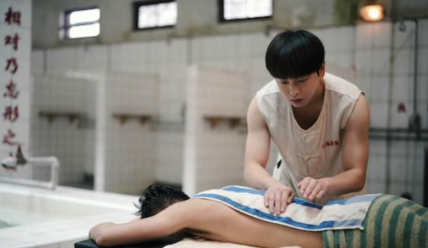 一部电影,成就了"洗浴王"乔杉,成就了"搓澡"文化