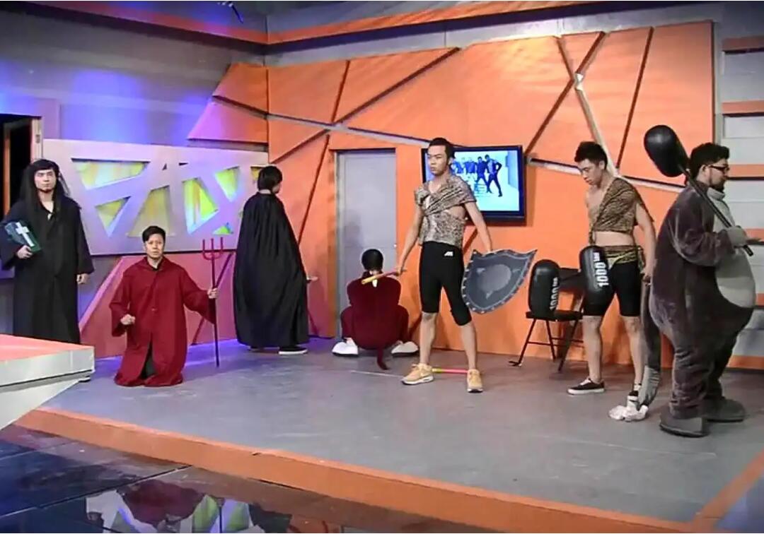 坚守了十多年的喜剧梦想，发展各不相同，永远难再聚的爱笑会议室