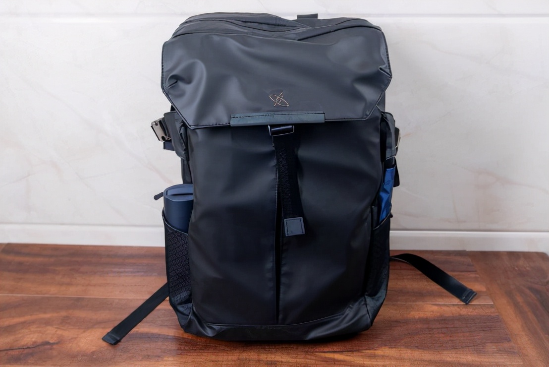 颜值与空间兼得，好看又能装，光影行星宙斯双肩包体验