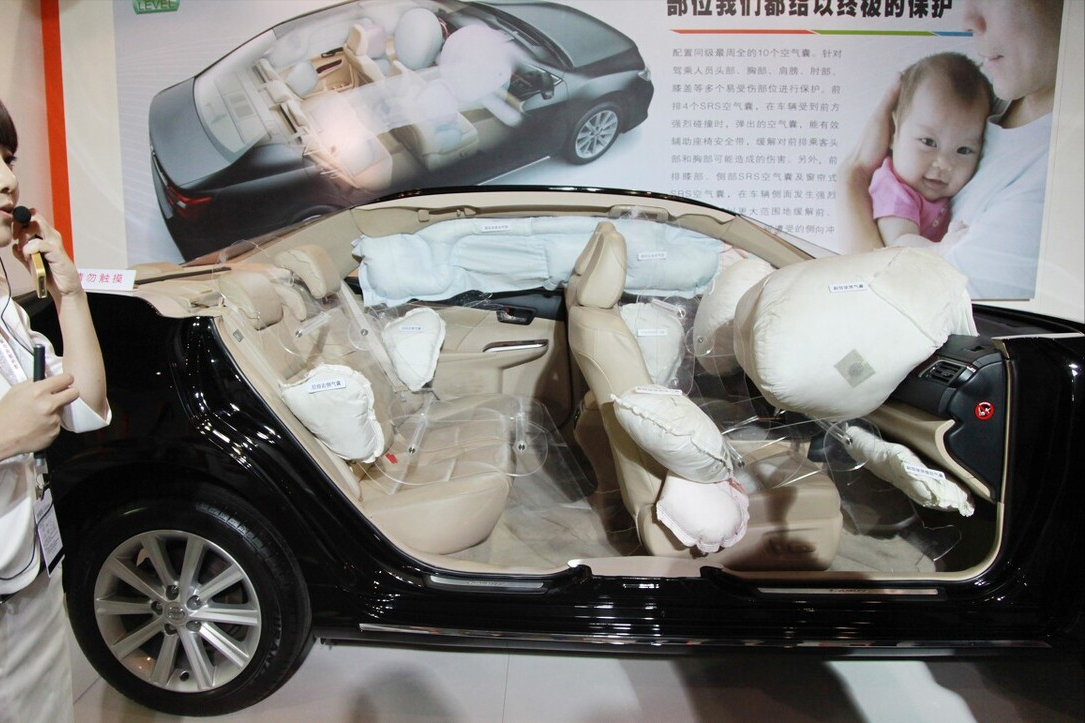 安全气囊是如何弹出的？解析工作原理，怪不得更换一个那么贵