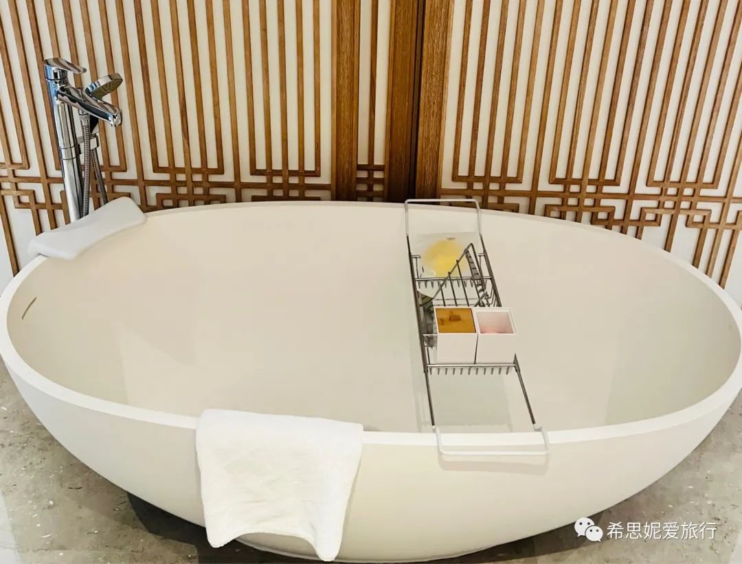 这间带温泉汤的大使套，四川地区万豪旗下，套房劵最佳使用地