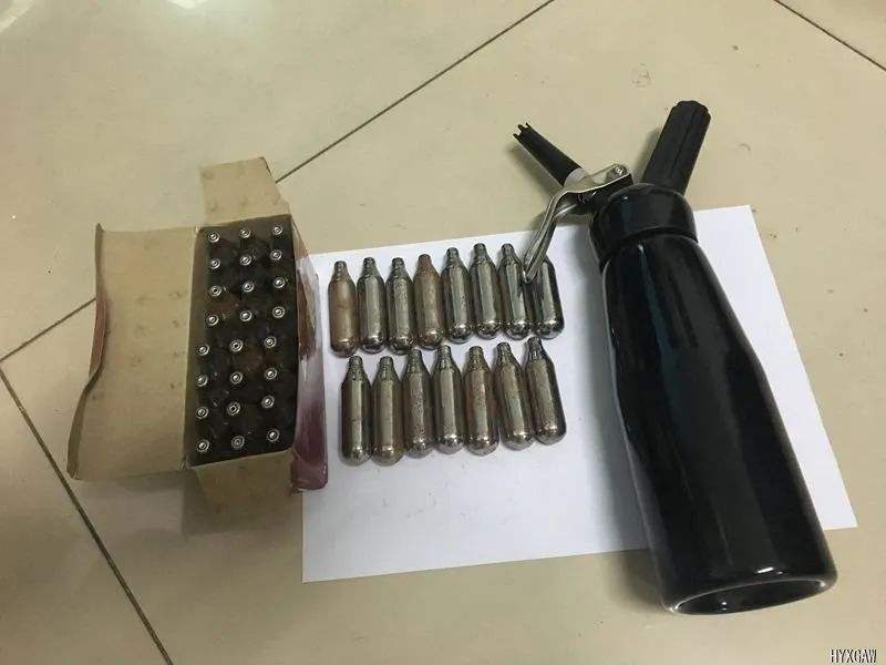 安徽两未成年少女吸食“笑气”被抓！女孩“笑气”成瘾任人摆布