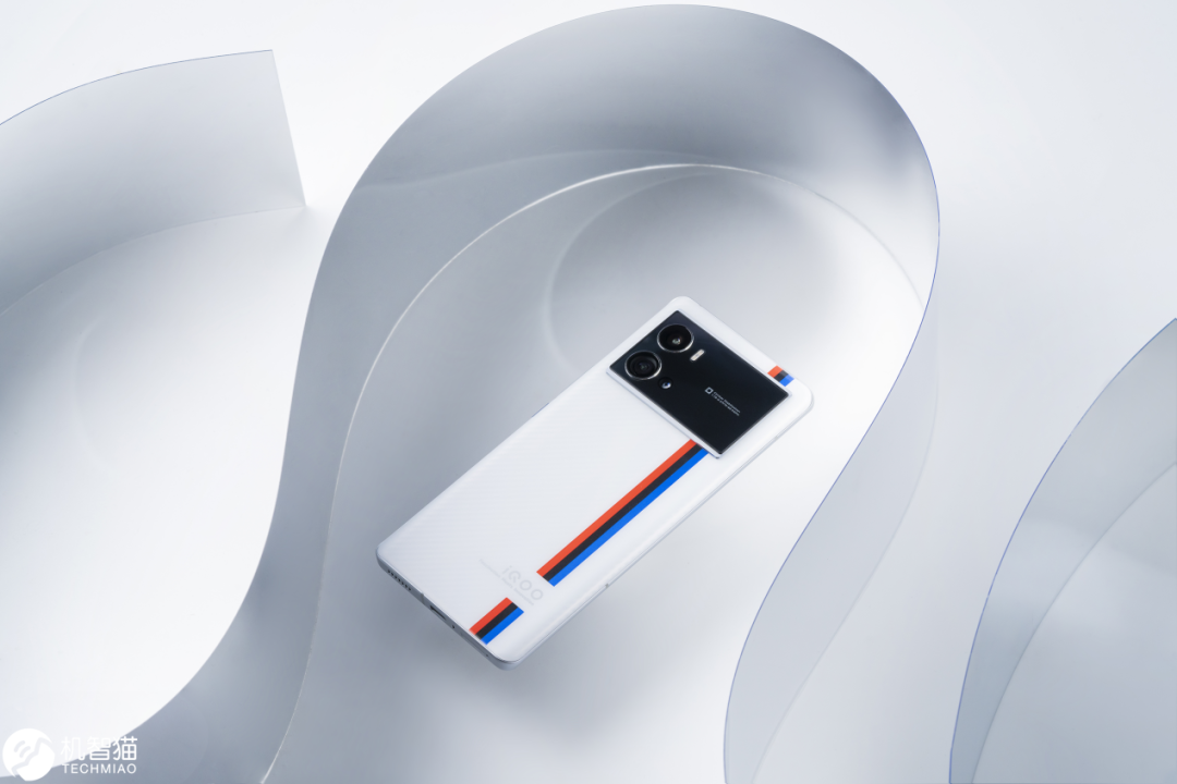 iQOO 9 Pro测评：驯龙高手，当之无愧