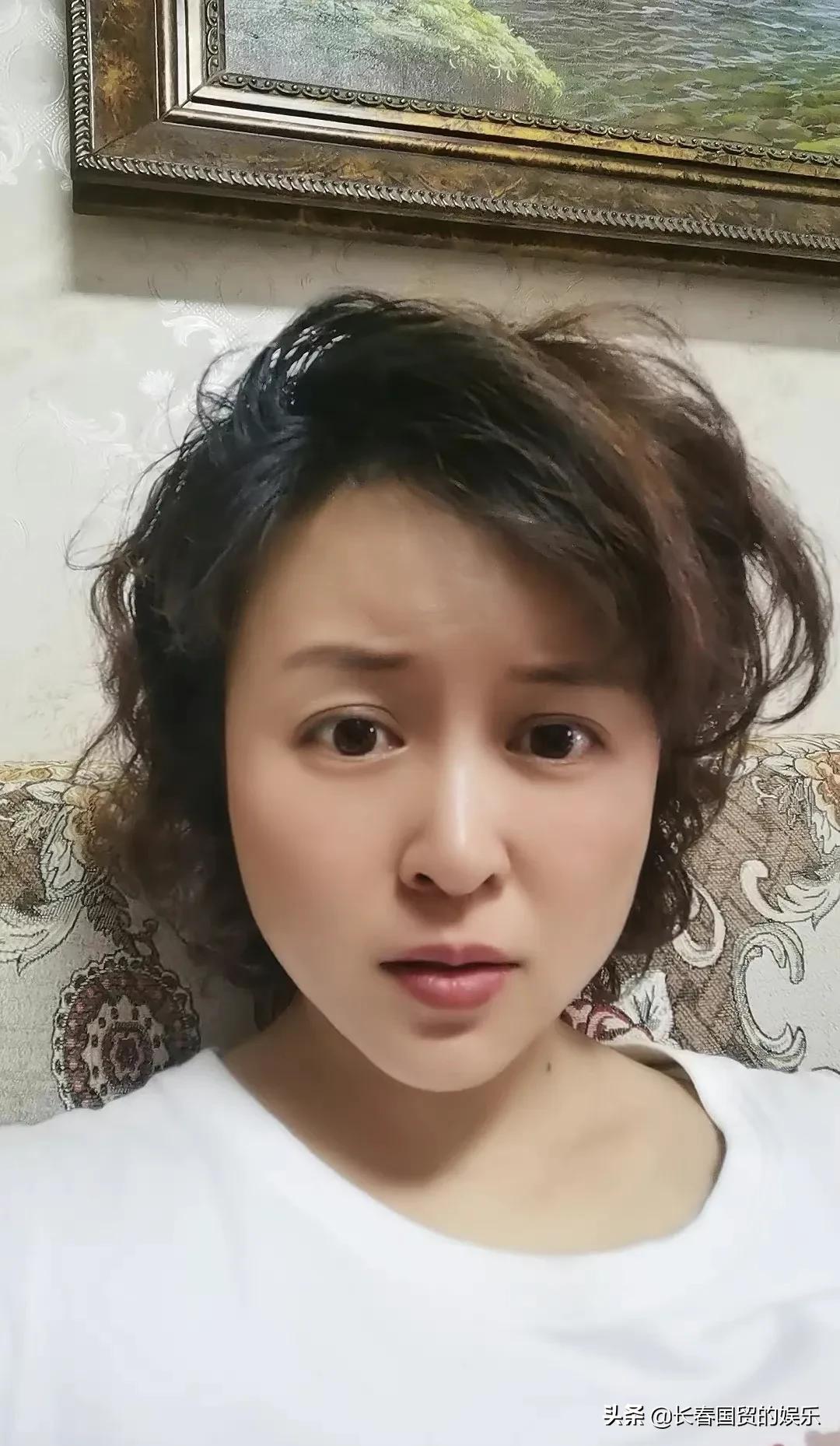 还记得还珠中丫鬟“彩霞”吗？24年后近况曝光，已变身公司高管